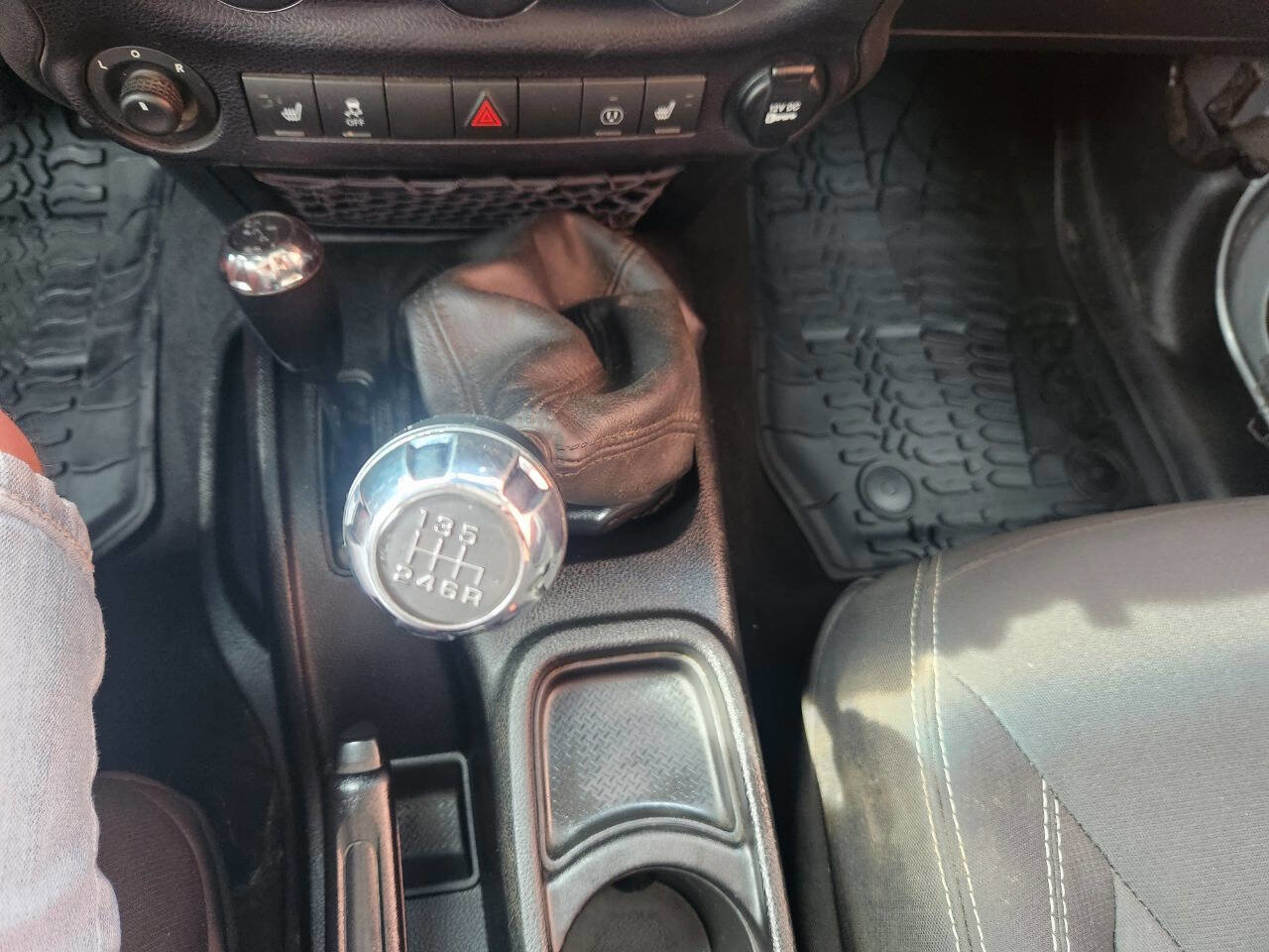 Used 2014 Jeep Wrangler Rubicon w/ Power Convenience Group AWD/4WD image 20