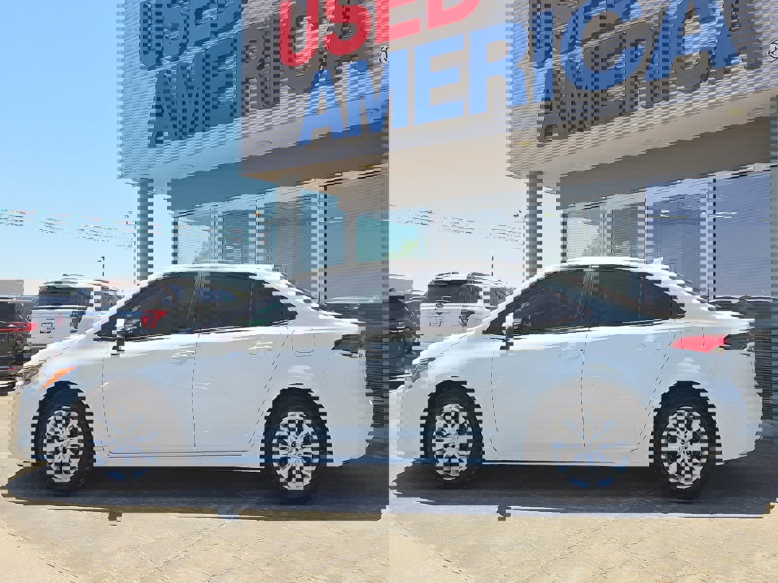 Used 2022 Toyota Corolla LE image 3
