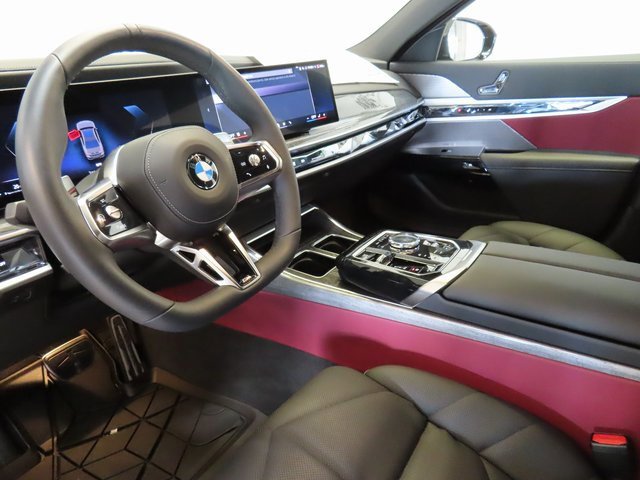 Used 2025 BMW 740i image 4
