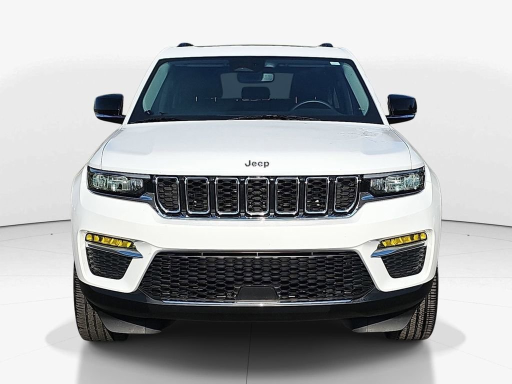 Used 2022 Jeep Grand Cherokee Limited w/ Trailer Tow Prep Group (B) AWD/4WD image 11