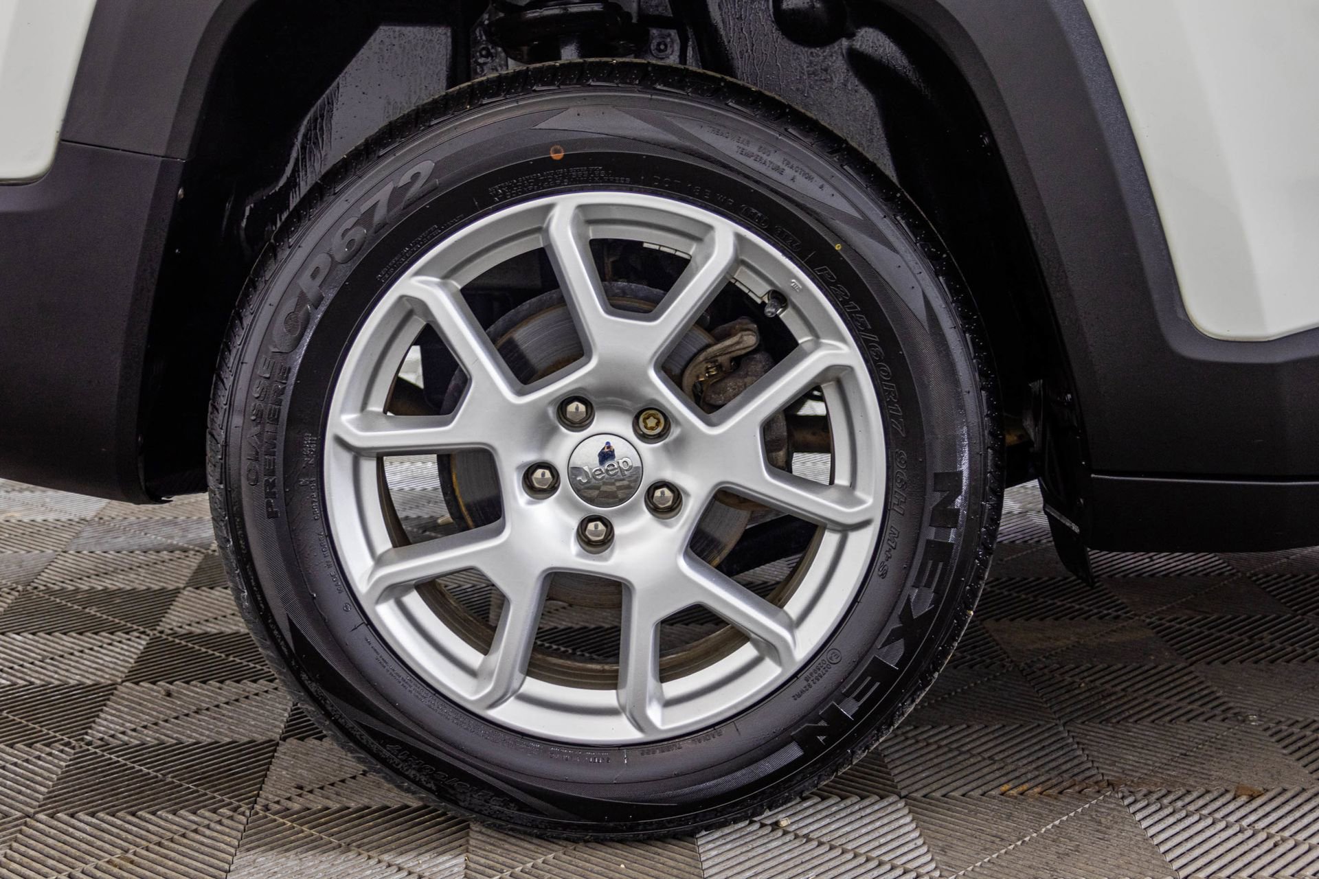 Used 2019 Jeep Renegade Latitude FWD image 49