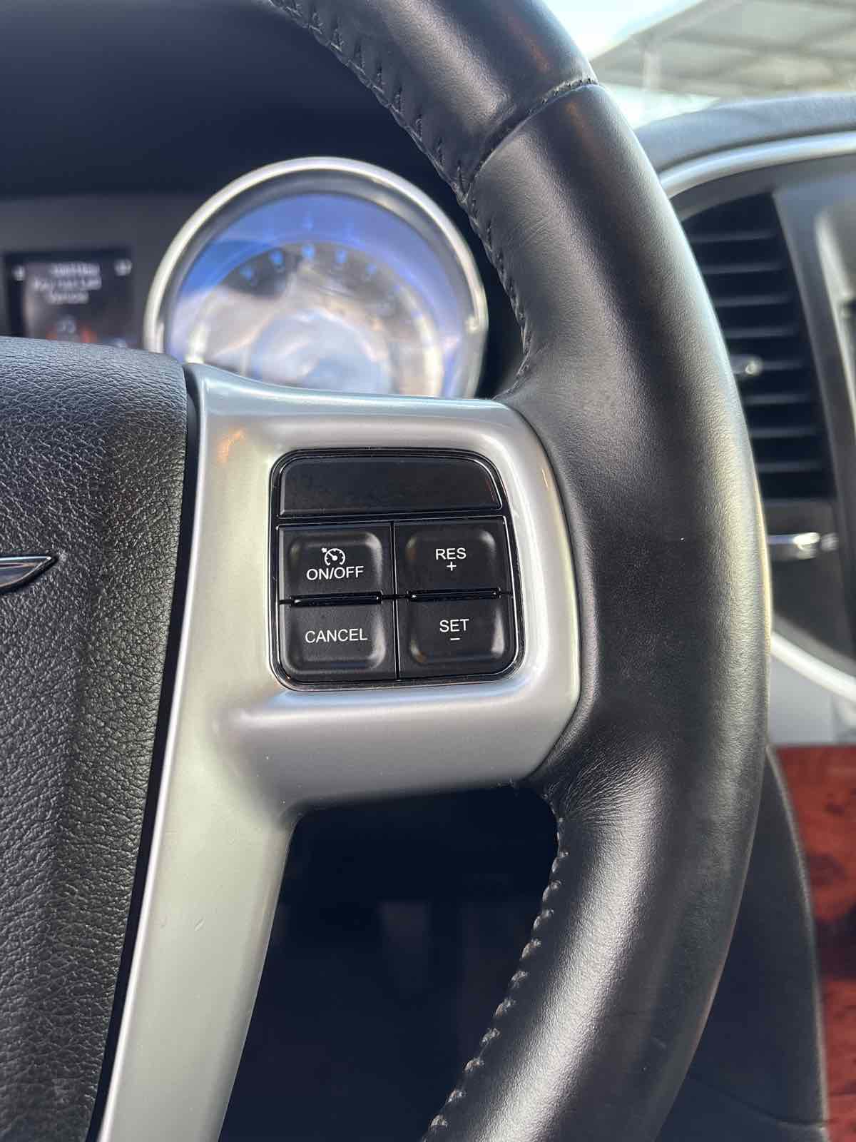 Used 2014 Chrysler 300 image 19