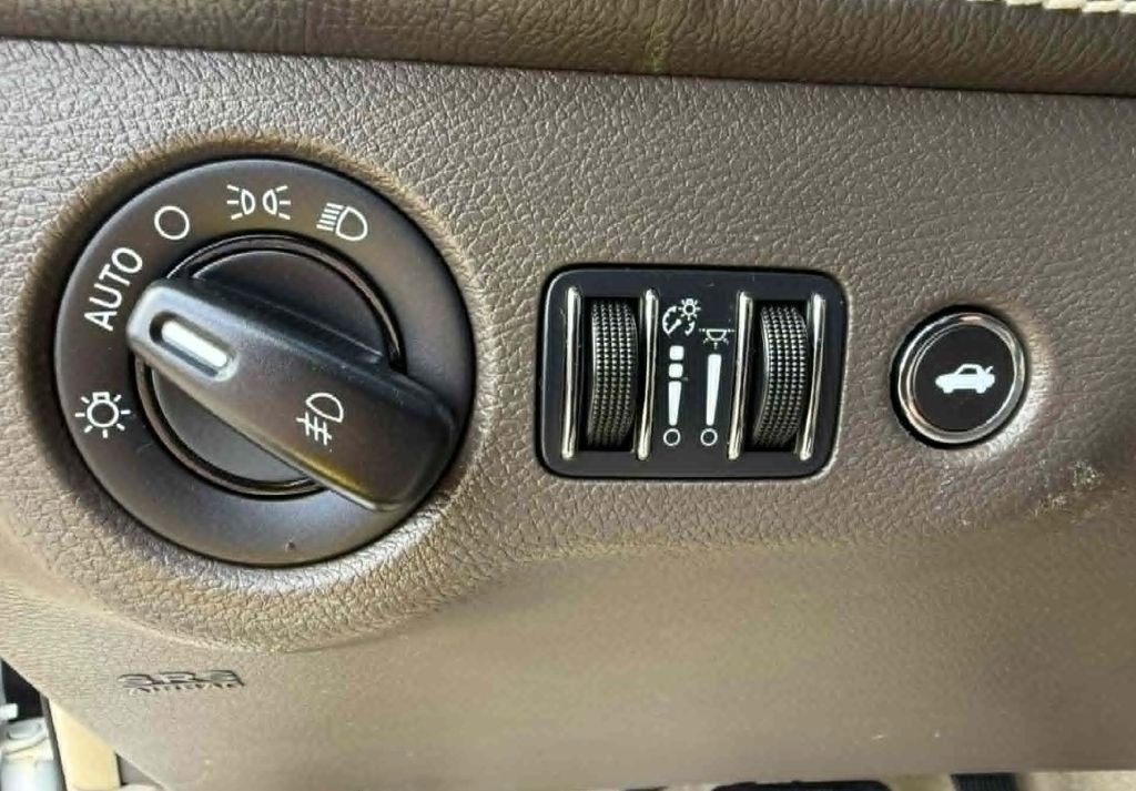 Used 2012 Chrysler 300 C Luxury Series image 18