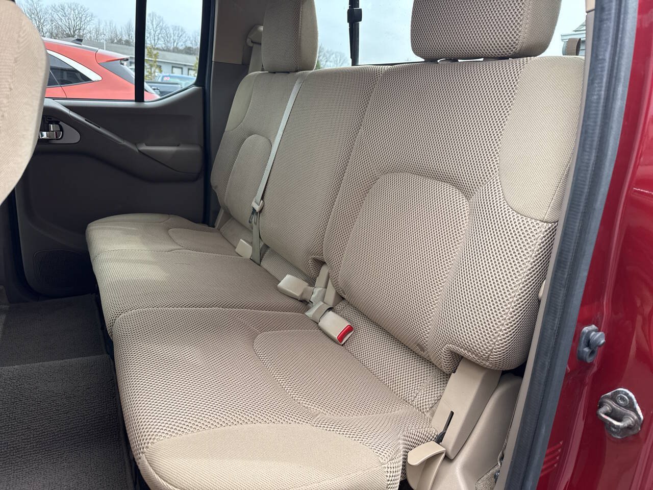 Used 2014 Nissan Frontier SV w/ SV Value Truck Package AWD/4WD image 16