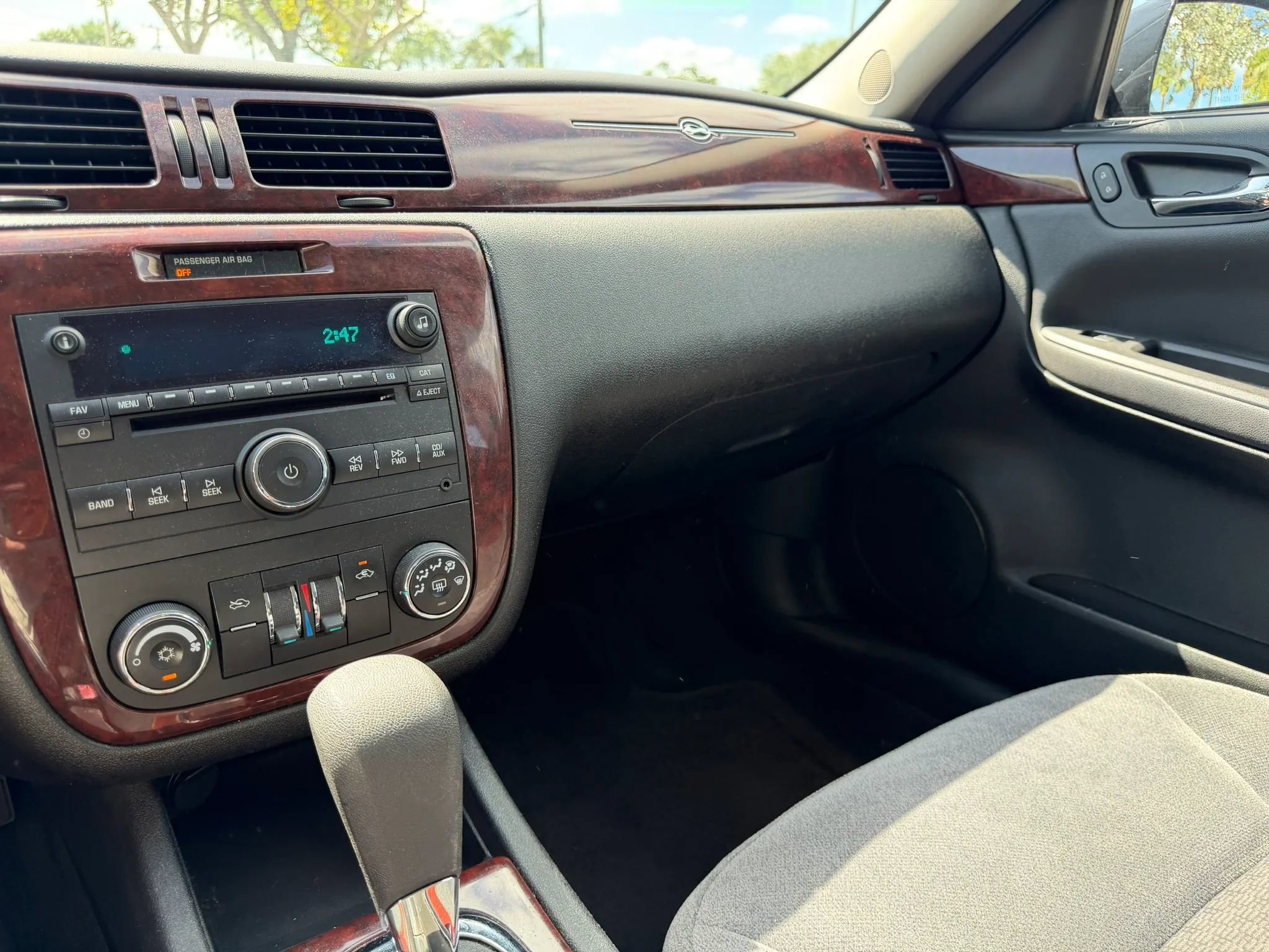 Used 2010 Chevrolet Impala LT w/ Convenience Package FWD image 17