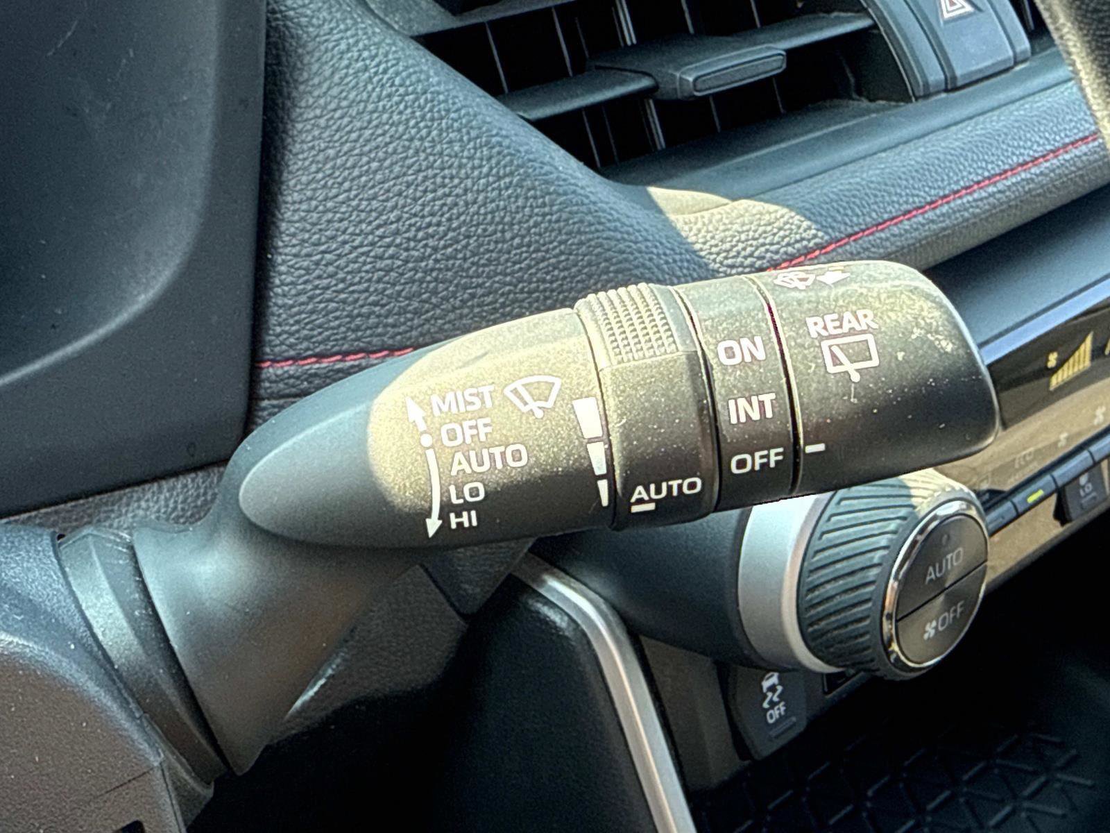 Used 2021 Toyota RAV4 SE image 11