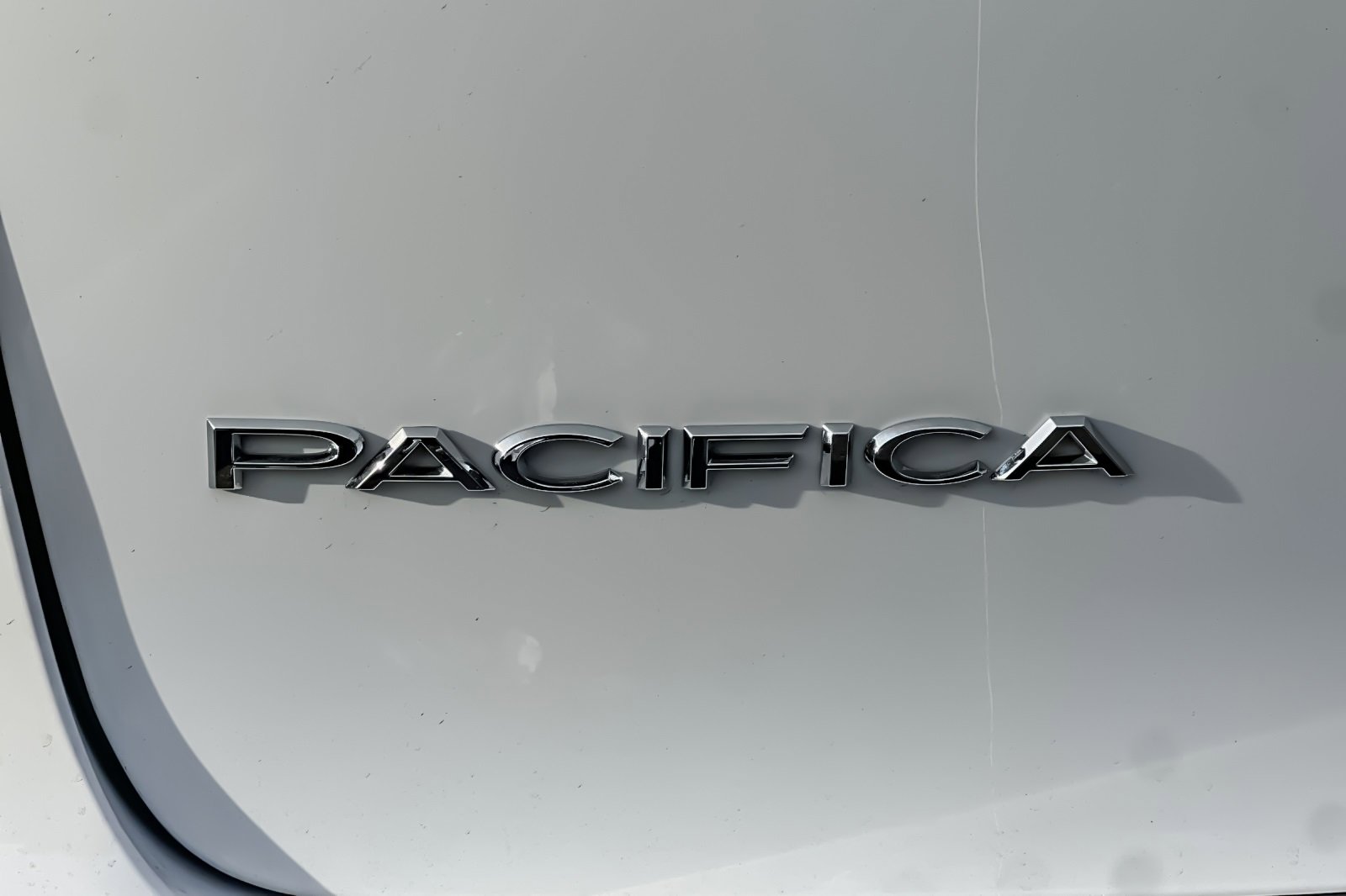 Used 2023 Chrysler Pacifica Touring-L image 39