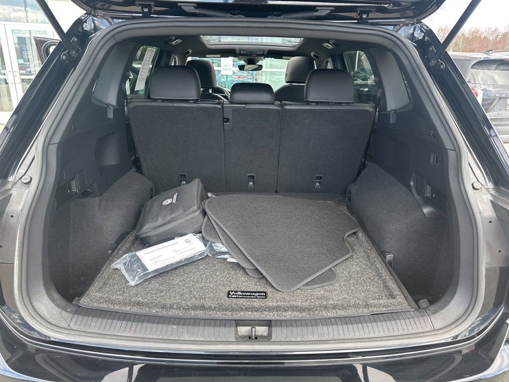 Used 2023 Volkswagen Tiguan SE R-Line AWD/4WD image 30