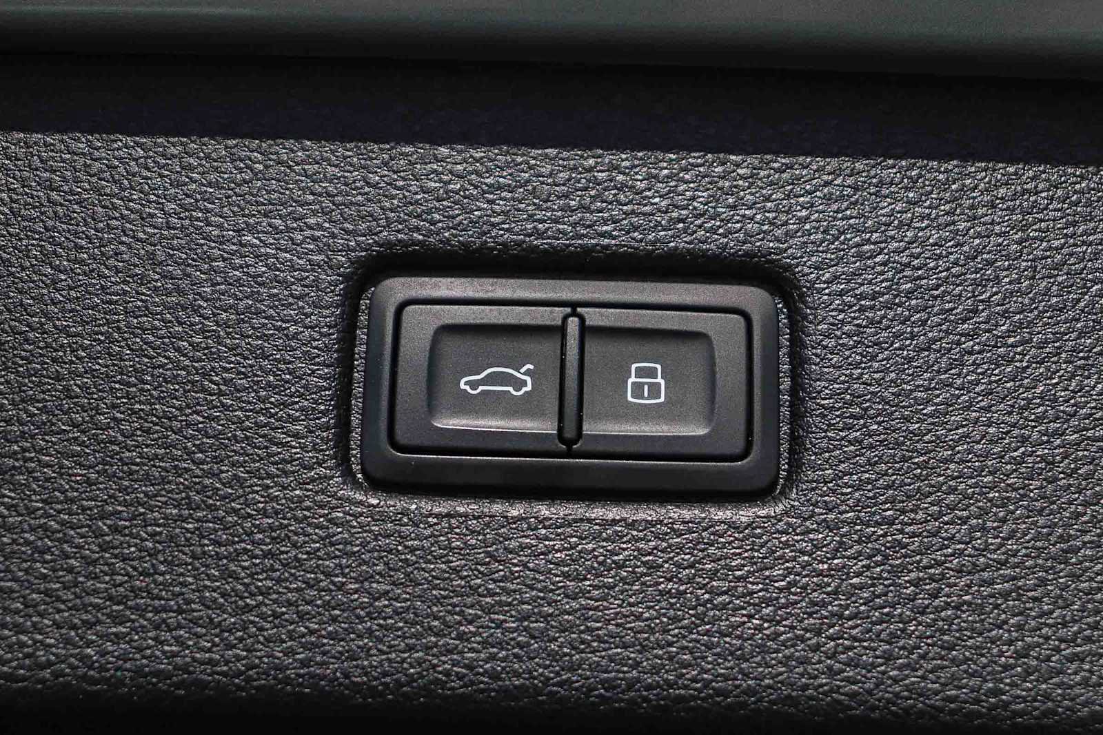 Used 2025 Audi Q7 2.0T Premium w/ Convenience Plus Package image 40