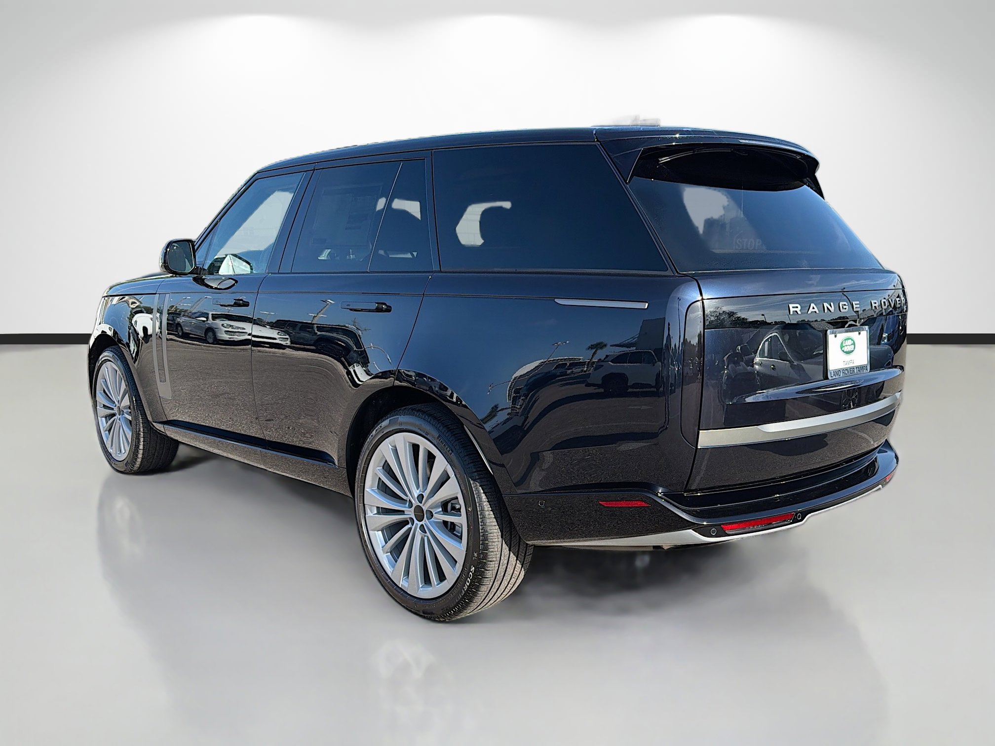 New 2026 Land Rover Range Rover SE image 3