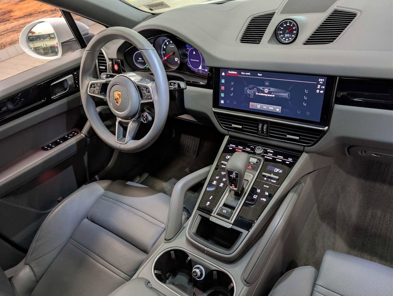 Used 2023 Porsche Cayenne Coupe image 13