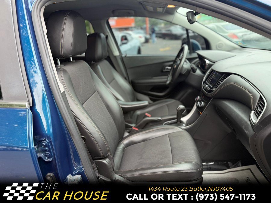 Used 2020 Chevrolet Trax LT w/ Driver Confidence Package AWD/4WD image 19