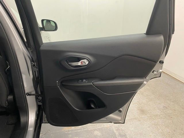 Used 2015 Jeep Cherokee Sport image 24