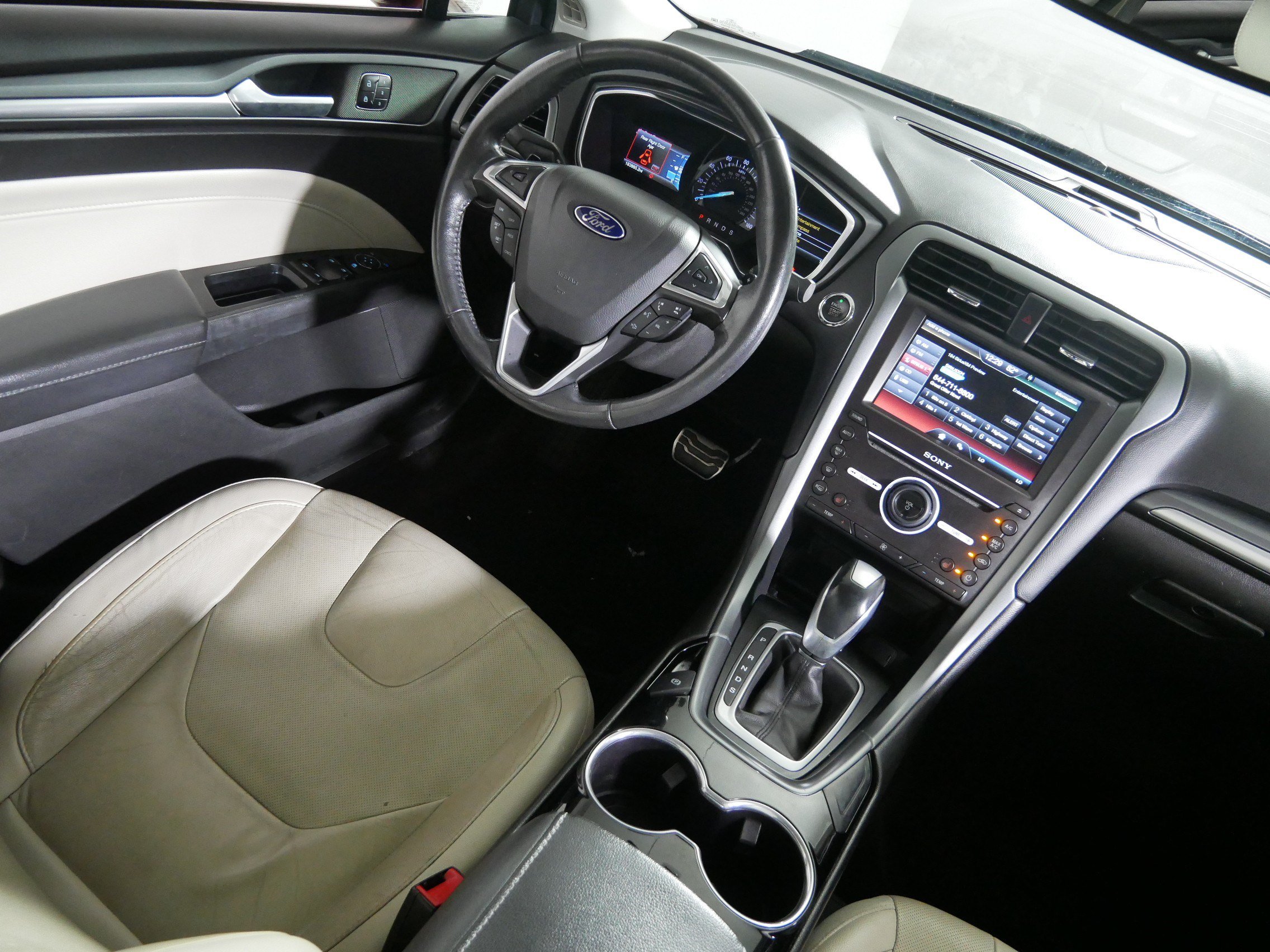 Used 2016 Ford Fusion Titanium FWD image 9