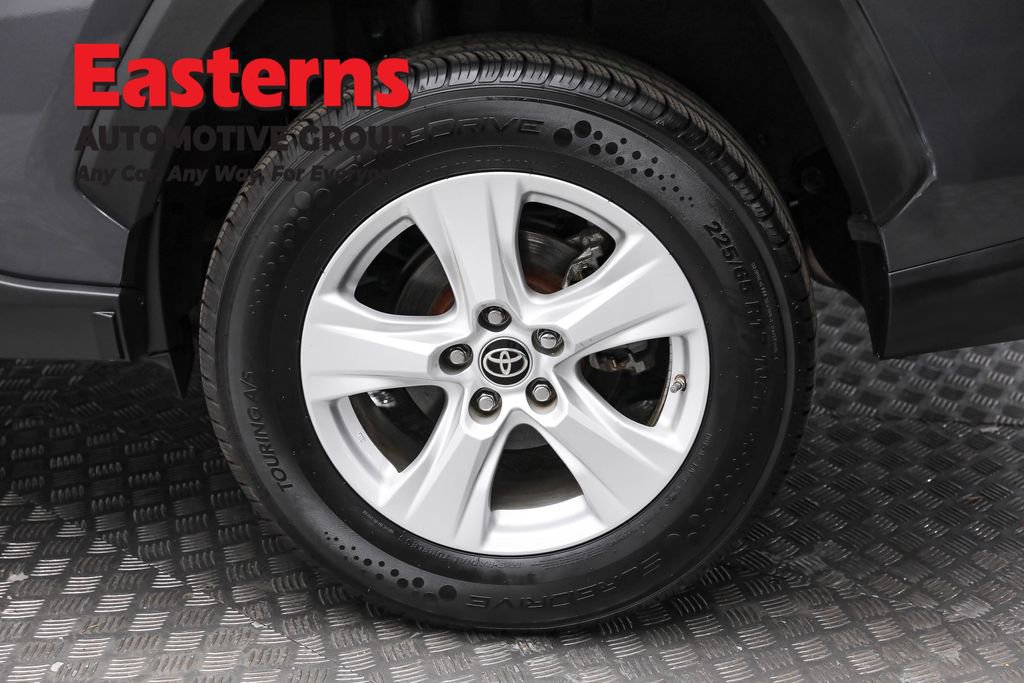 Used 2021 Toyota RAV4 LE image 8