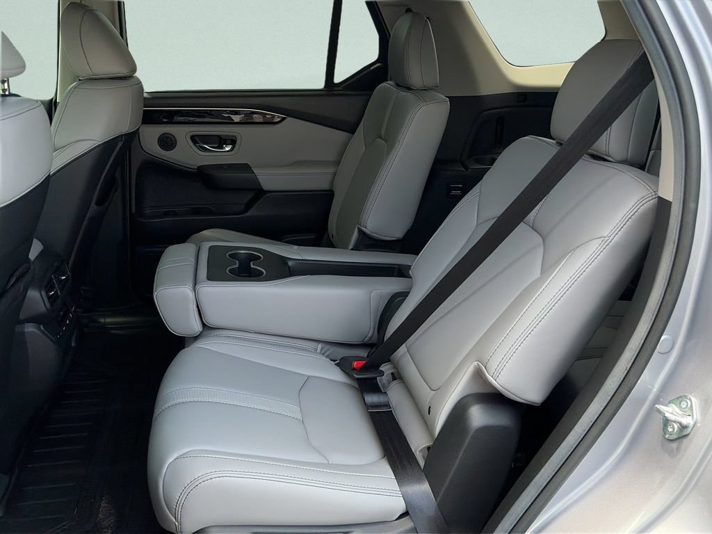 Certified 2025 Honda Pilot Touring image 12