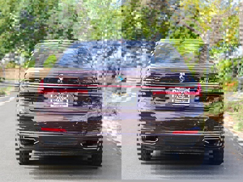 Used 2020 BMW 750i xDrive w/ Executive Package image 5