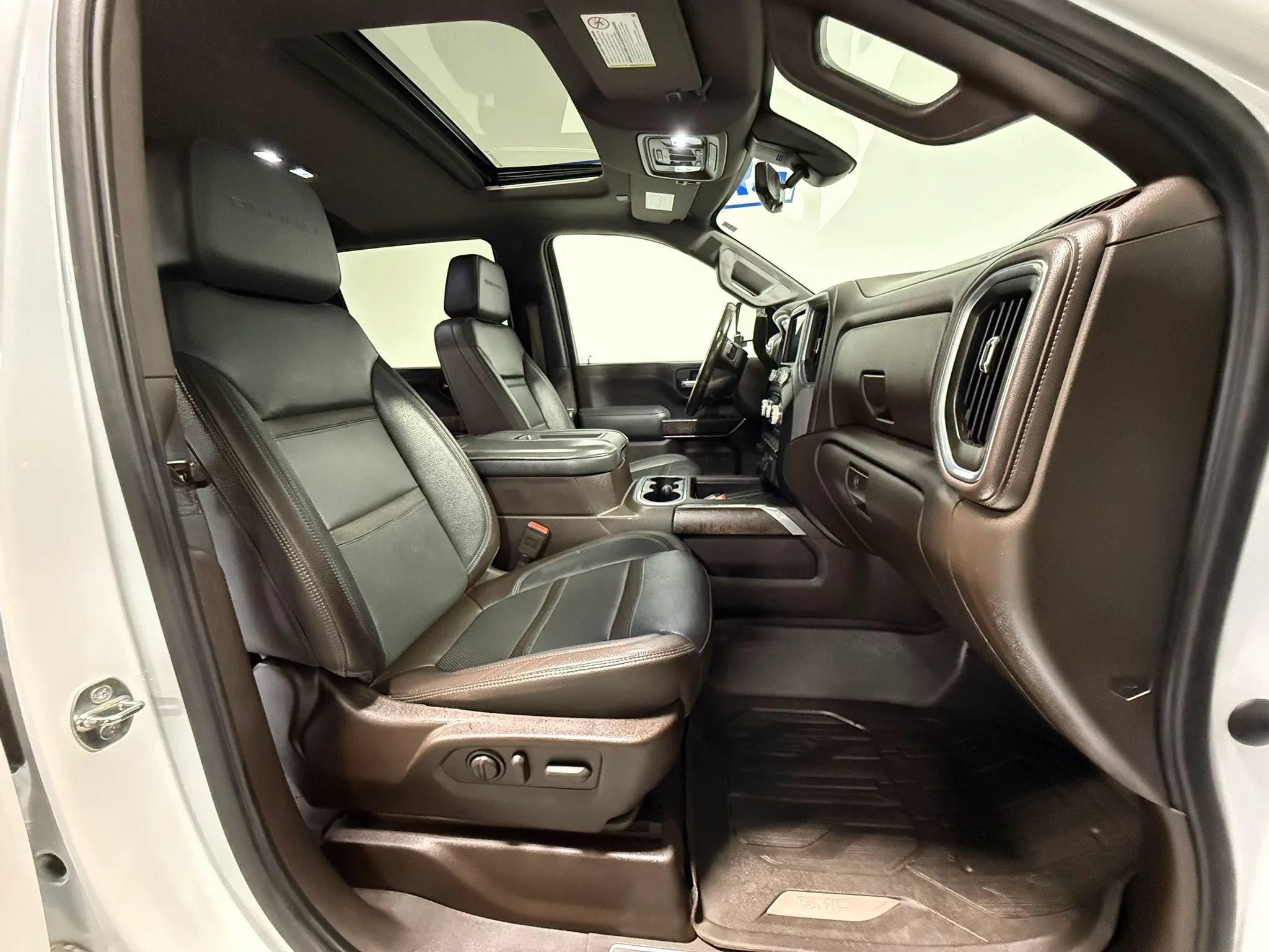 Used 2020 GMC Sierra 2500 Denali w/ Denali Ultimate Package AWD/4WD image 12