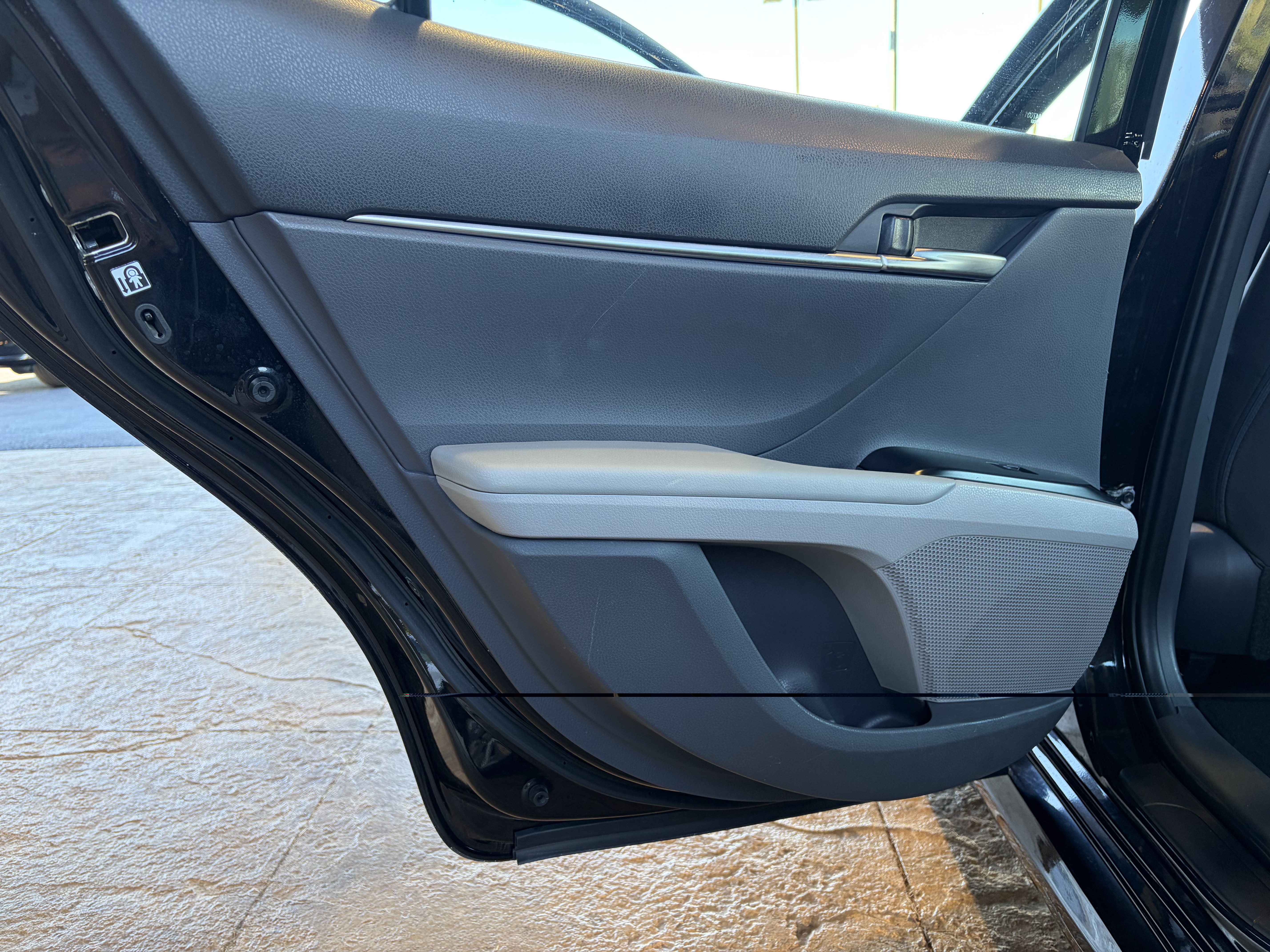Used 2018 Toyota Camry LE FWD image 19