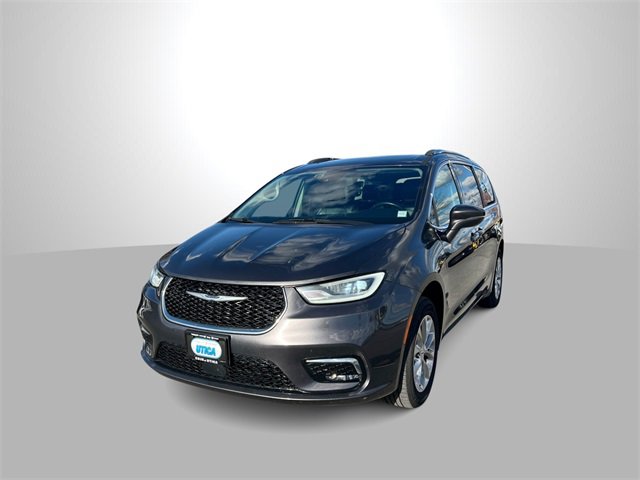 Used 2021 Chrysler Pacifica Touring-L w/ Uconnect Theater Family Group