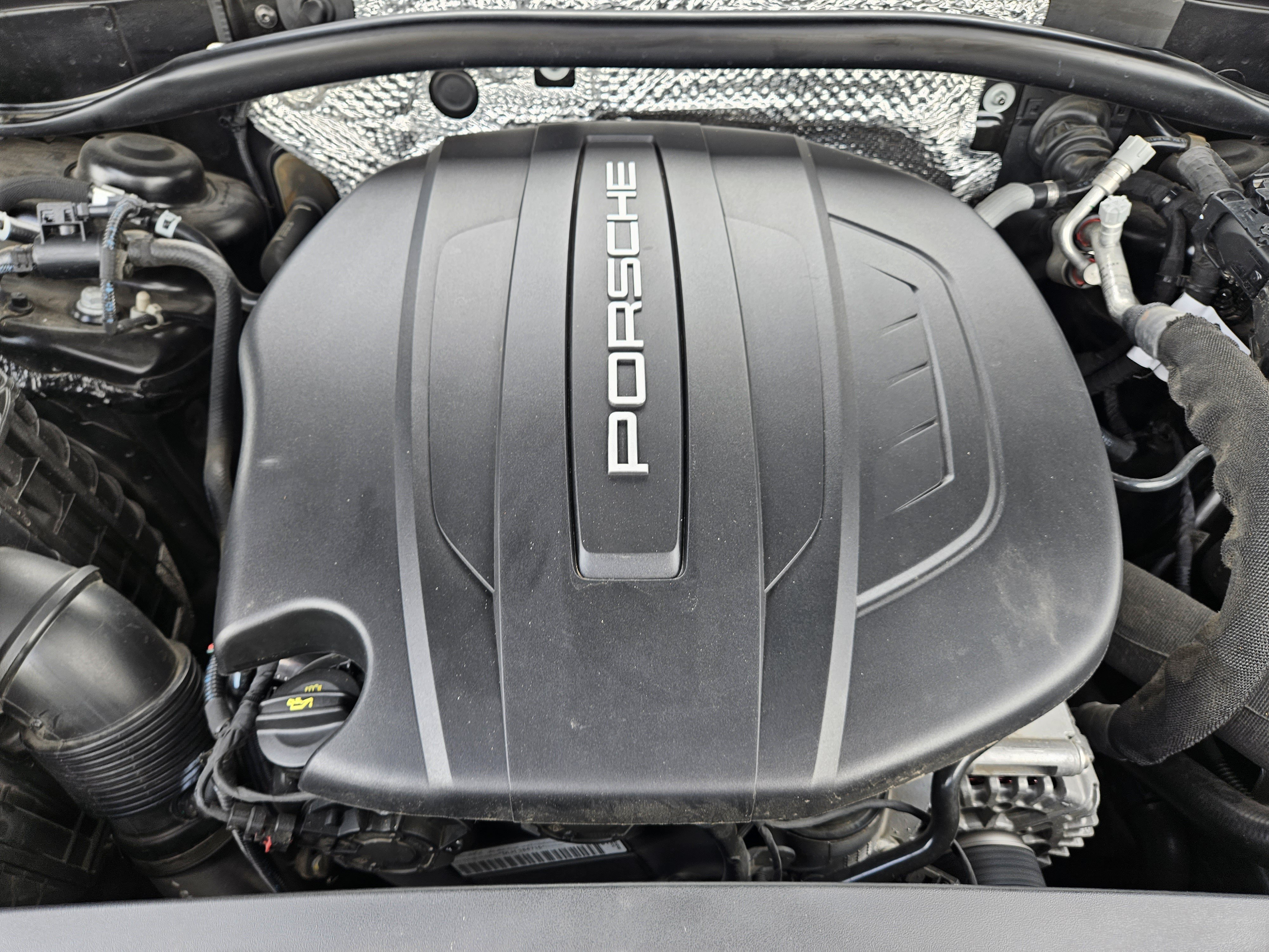 Certified 2021 Porsche Macan AWD/4WD image 30