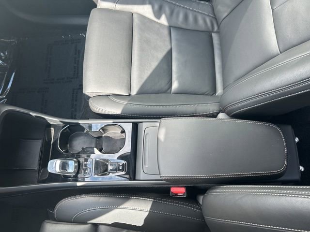 Certified 2025 Volvo XC40 B5 Plus image 26