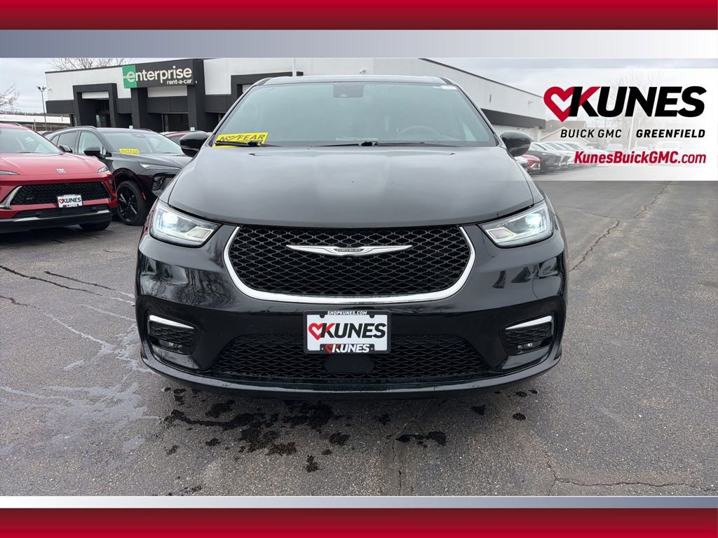 Used 2025 Chrysler Pacifica Select image 14