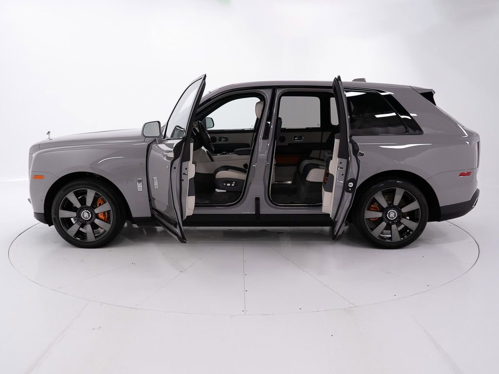 Certified 2023 Rolls-Royce Cullinan w/ Dark Exterior Package AWD/4WD image 9