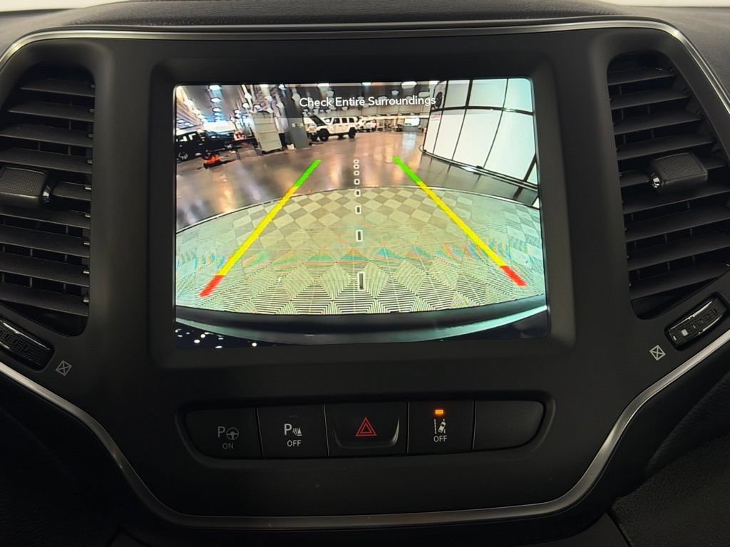 Used 2023 Jeep Cherokee Altitude Lux w/ Mopar Interior Package AWD/4WD image 21
