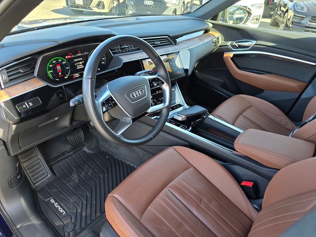 Used 2023 Audi e-tron Premium Plus w/ Premium Plus Package image 11