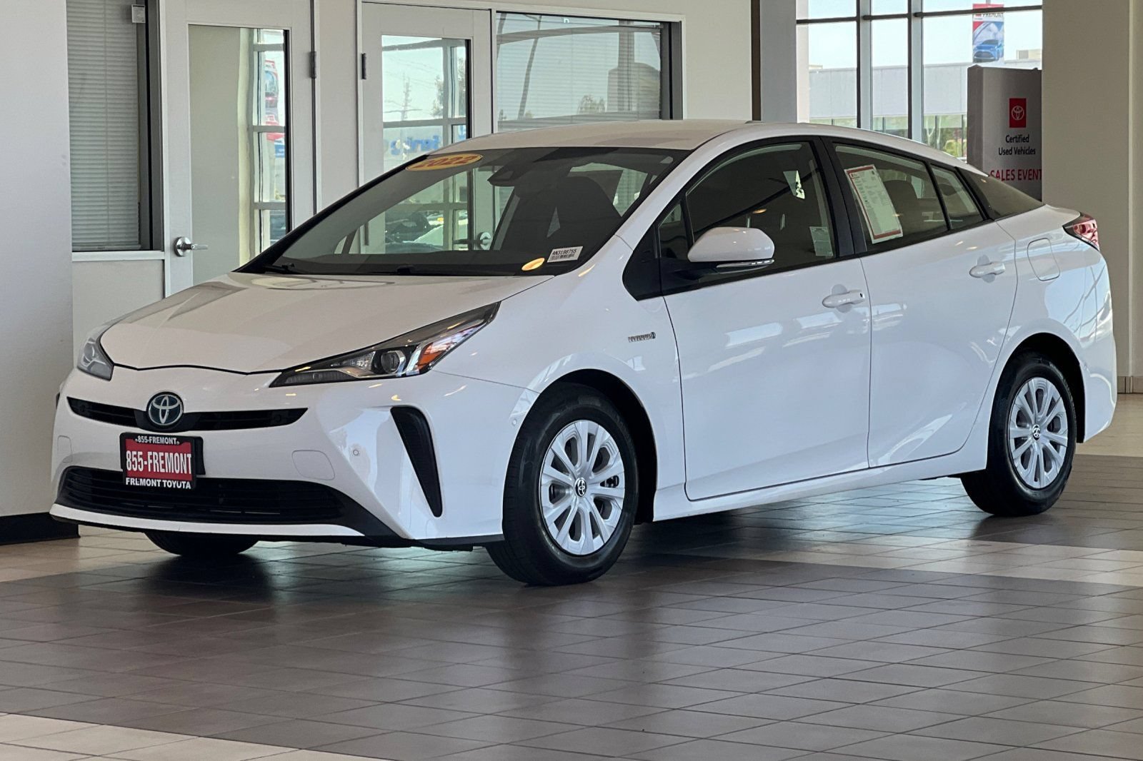 Certified 2022 Toyota Prius LE FWD image 8