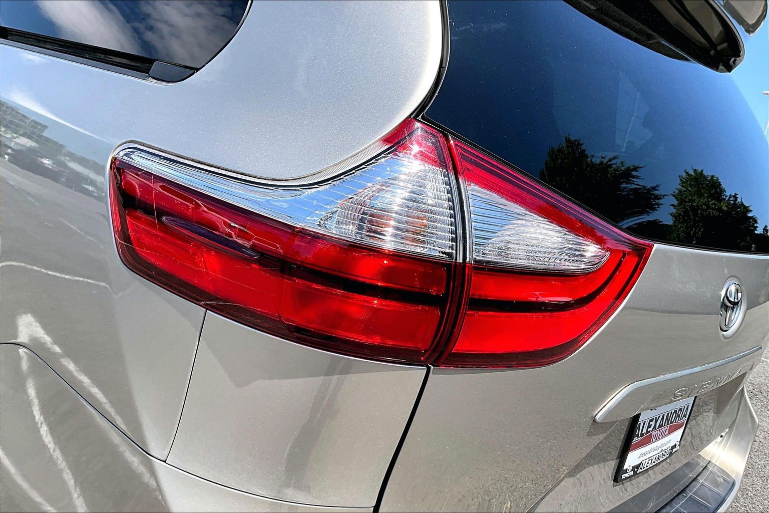 Used 2017 Toyota Sienna XLE FWD image 29