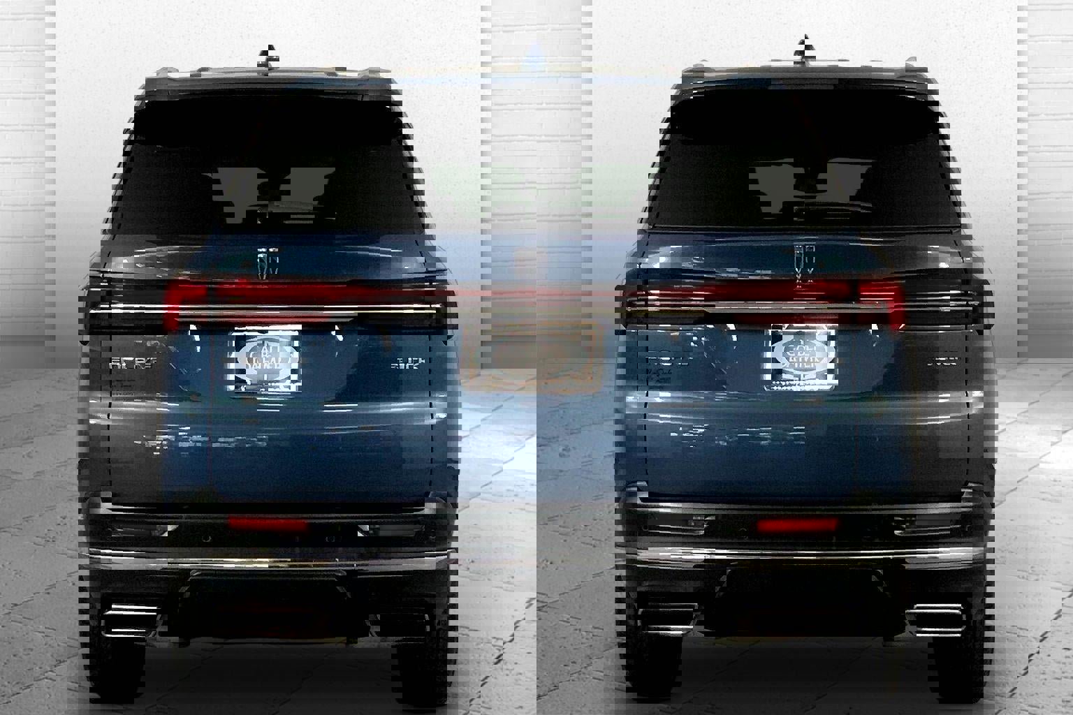 Used 2025 Buick Enclave Preferred image 3