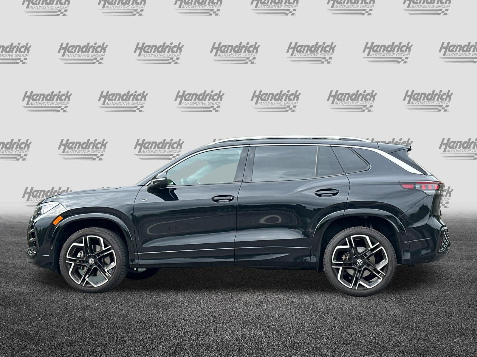 Used 2026 Volkswagen Tiguan SEL R-Line AWD/4WD image 8