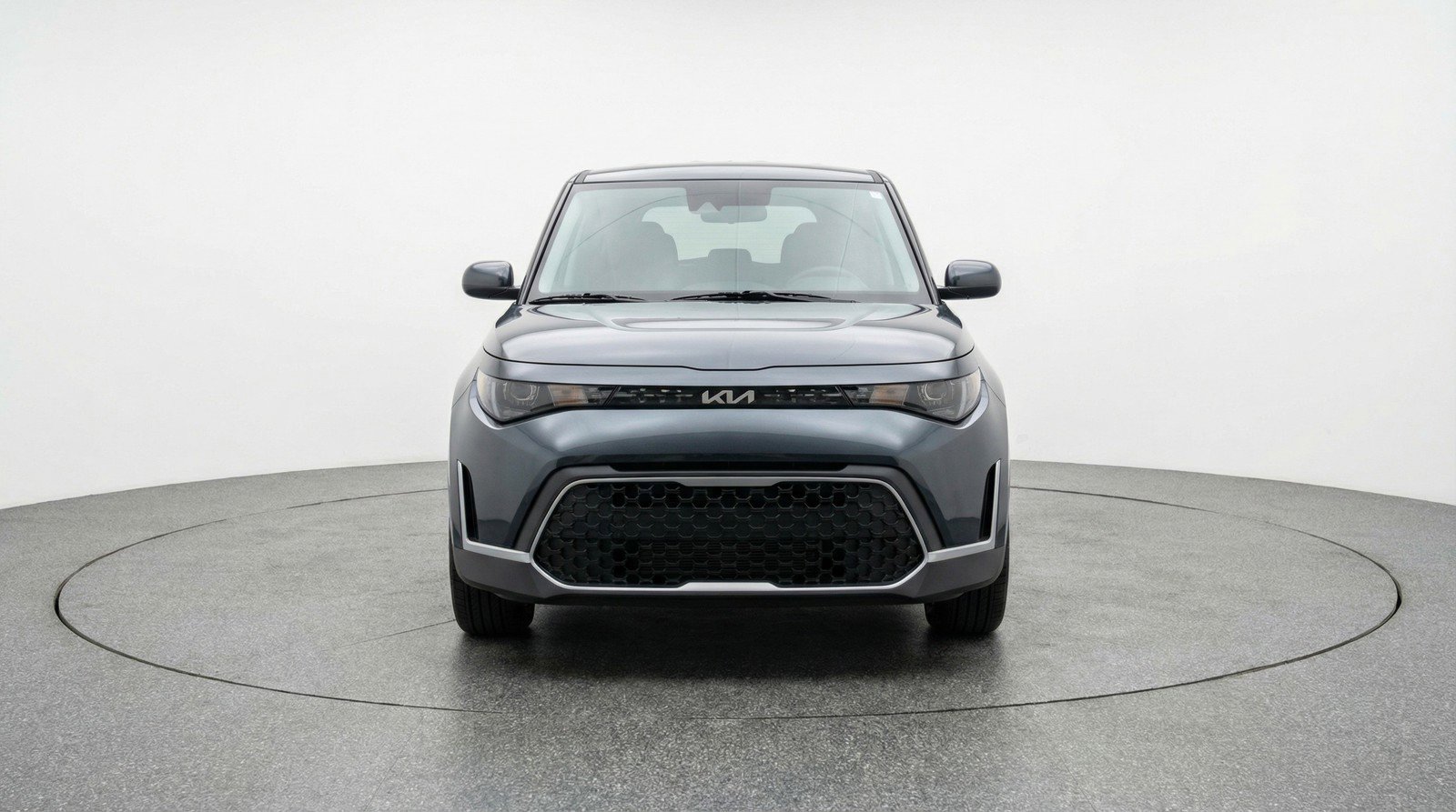 Used 2025 Kia Soul LX w/ LX Technology Package FWD image 2