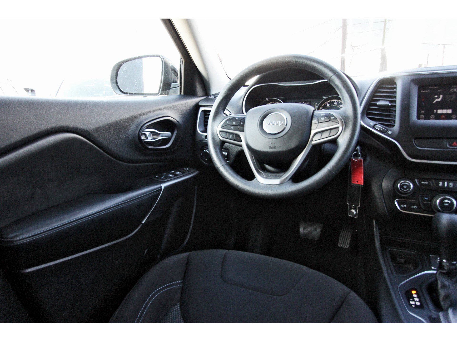 Used 2021 Jeep Cherokee Latitude FWD image 10