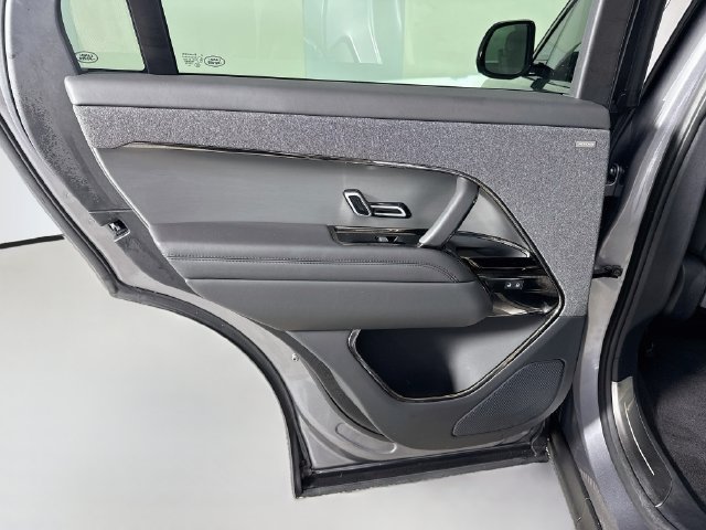 Used 2025 Land Rover Range Rover Sport SE AWD/4WD image 25