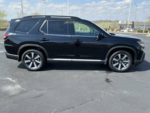 Used 2025 Honda Pilot Elite image 2