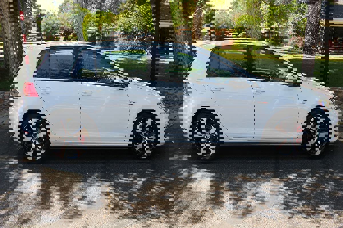 Used 2015 Volkswagen GTI Autobahn image 3