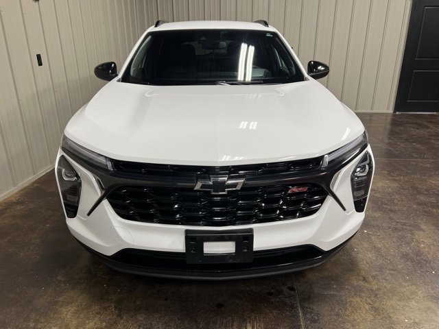 Used 2024 Chevrolet Trax RS w/ Driver Confidence Package image 2