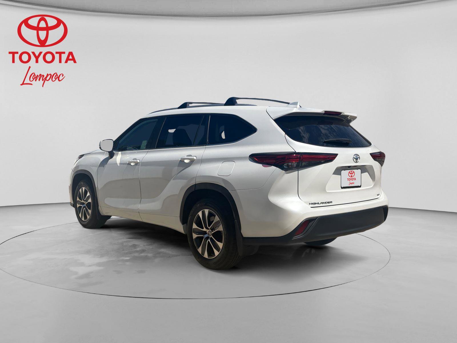 Used 2023 Toyota Highlander XLE image 4