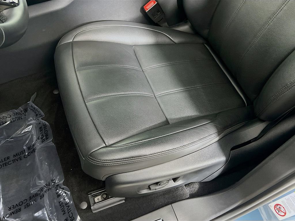 Certified 2025 Land Rover Range Rover Evoque Dynamic SE image 20