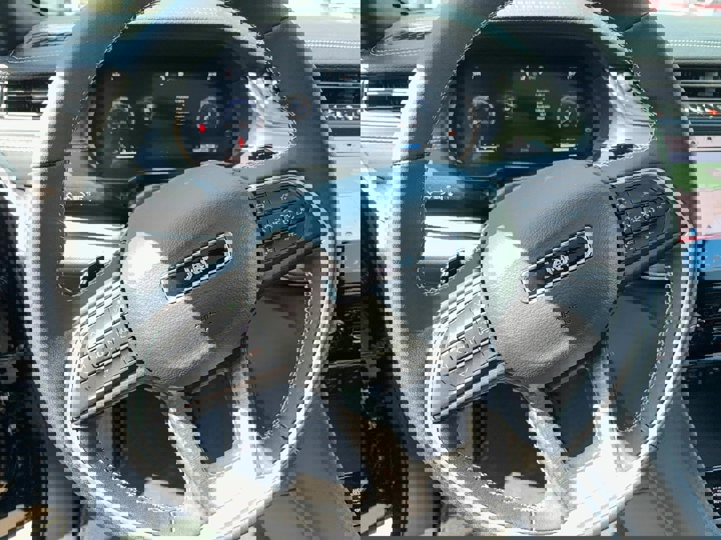 New 2025 Jeep Grand Cherokee Limited w/ Luxury Tech Group II image 8