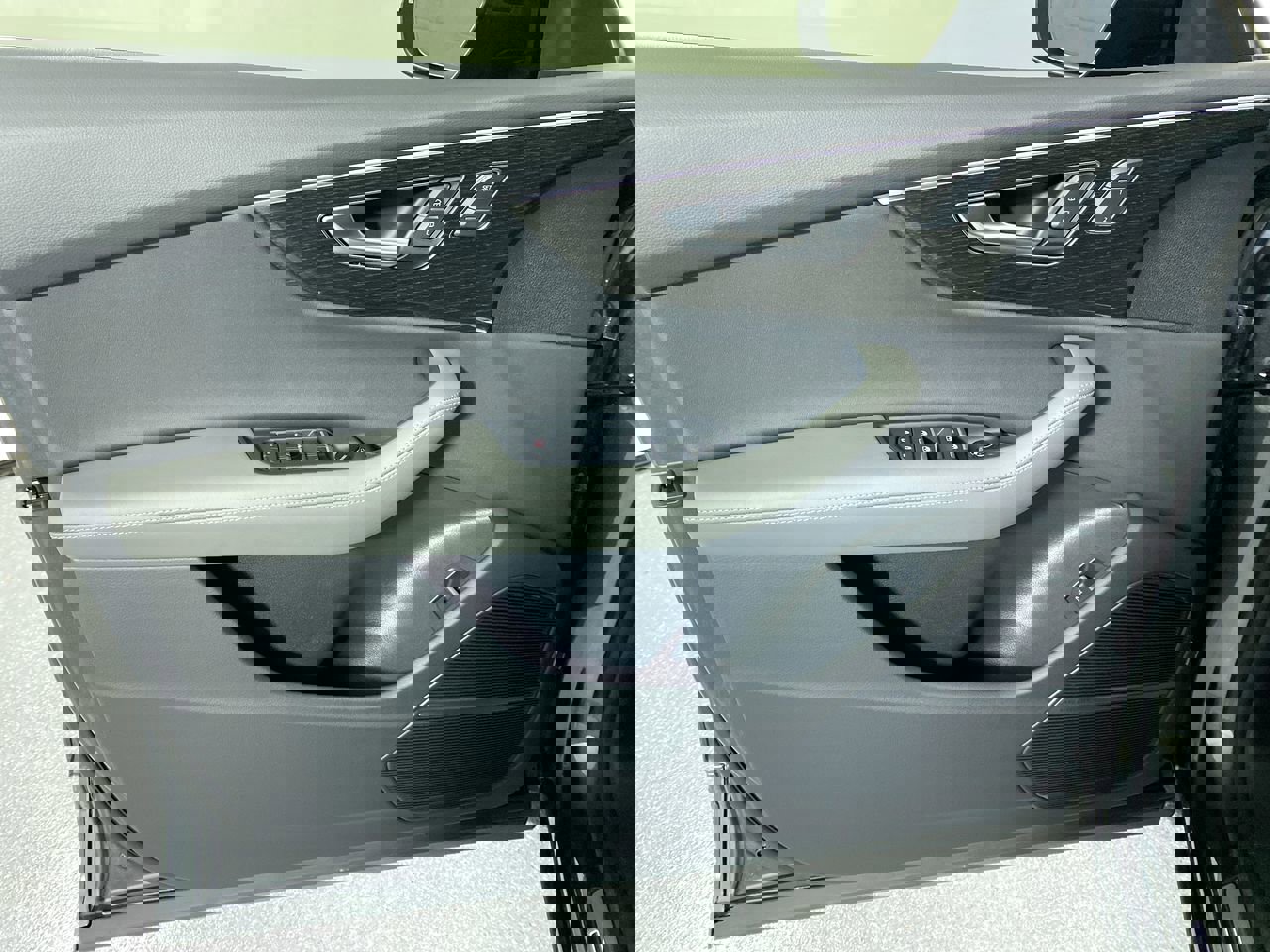 Used 2025 Audi Q8 Premium Plus w/ Premium Plus Package image 20