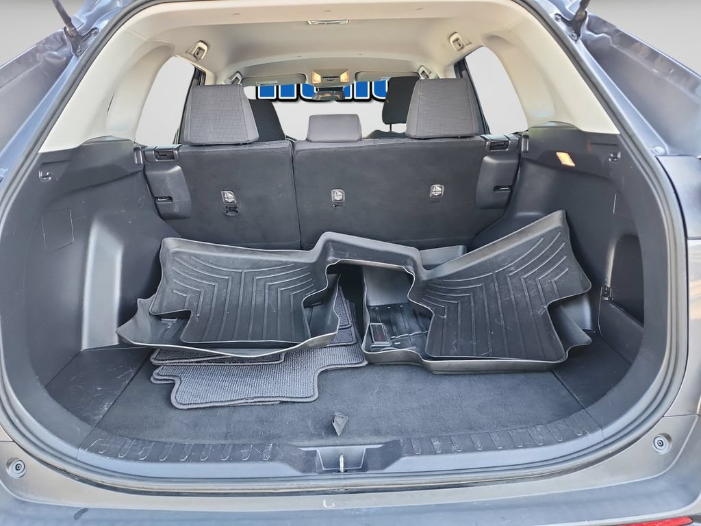 Used 2020 Toyota RAV4 LE FWD image 14