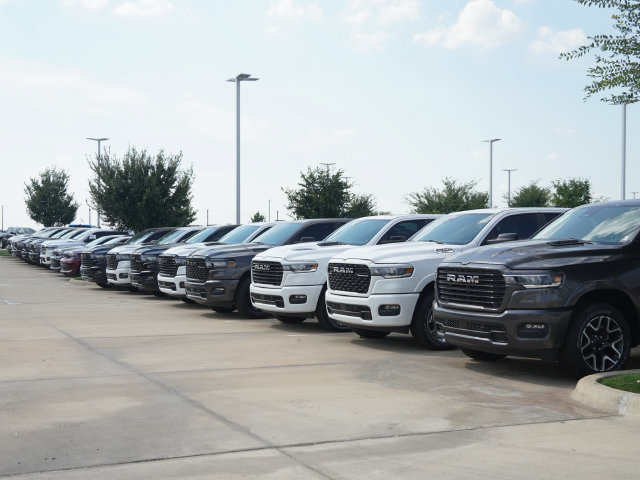 Used 2023 Jeep Gladiator Sport AWD/4WD image 33