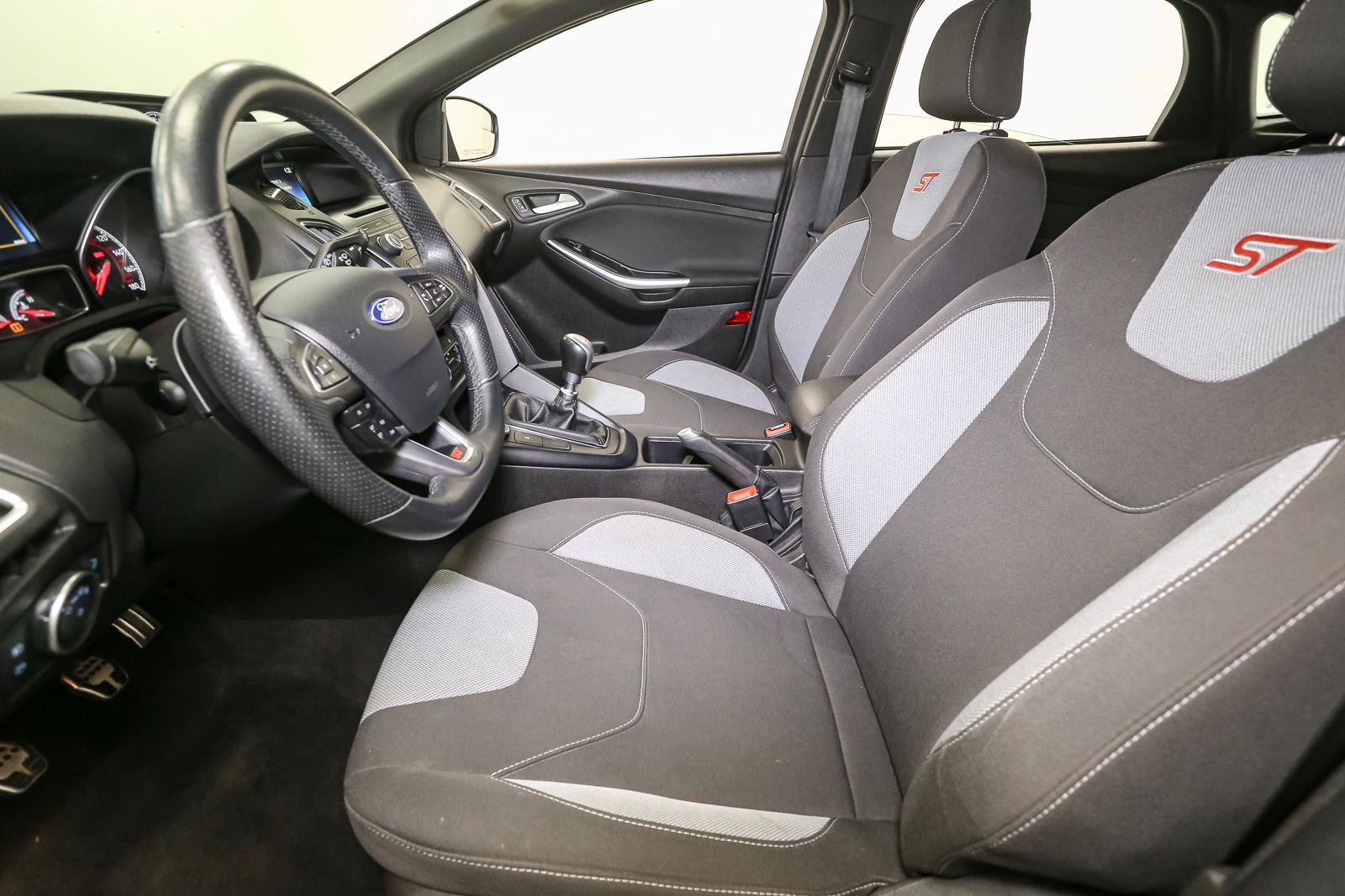 Used 2017 Ford Focus ST image 42