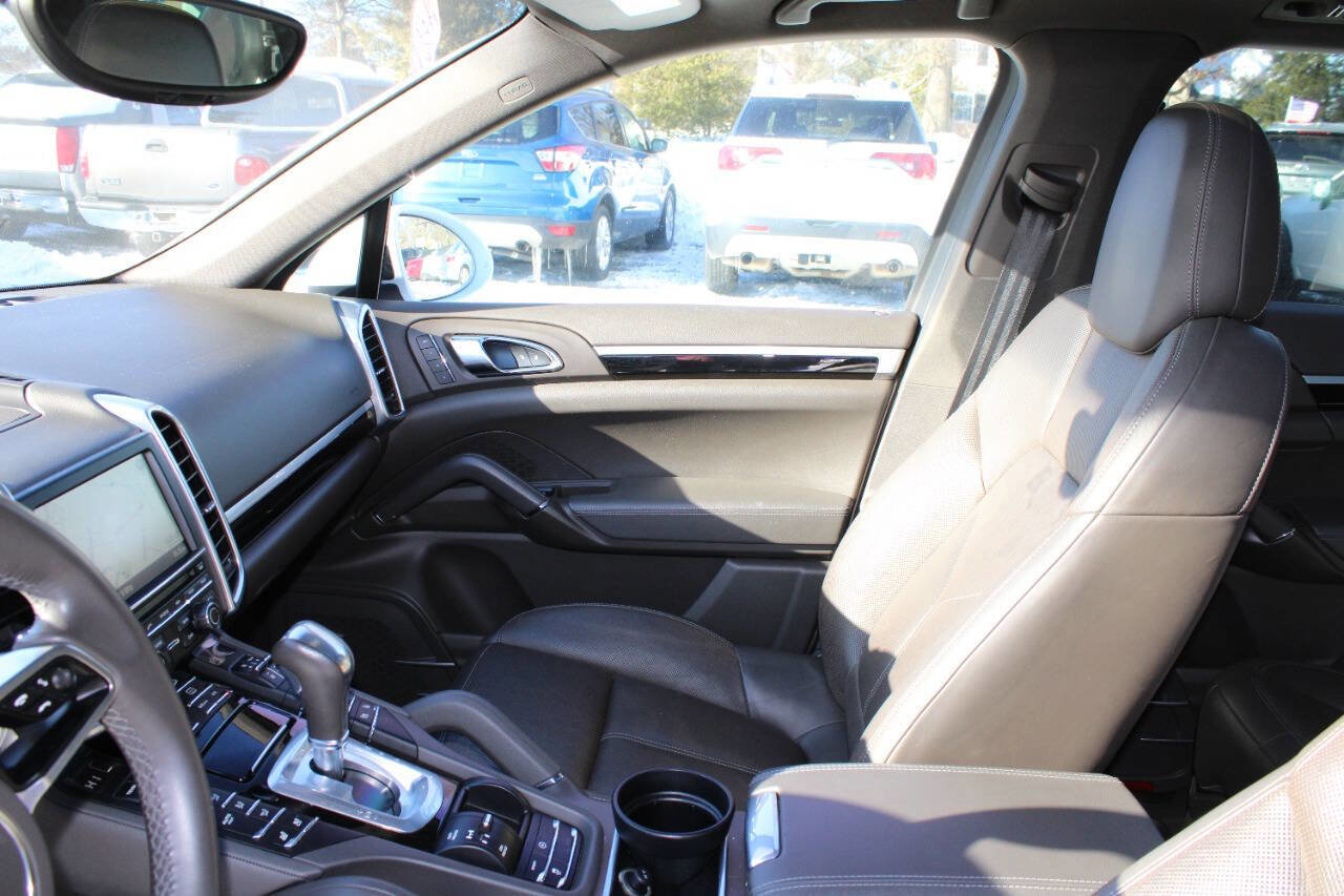 Used 2016 Porsche Cayenne Base AWD 4dr SUV image 14