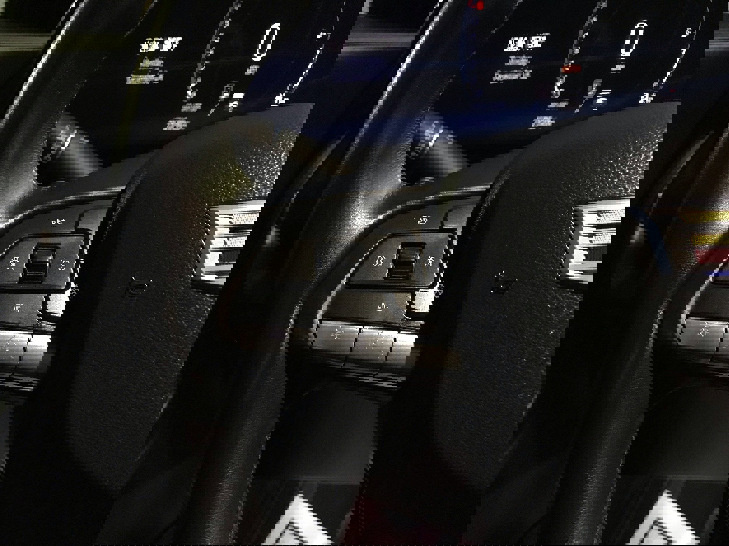 Used 2025 Cadillac XT4 Premium Luxury image 37