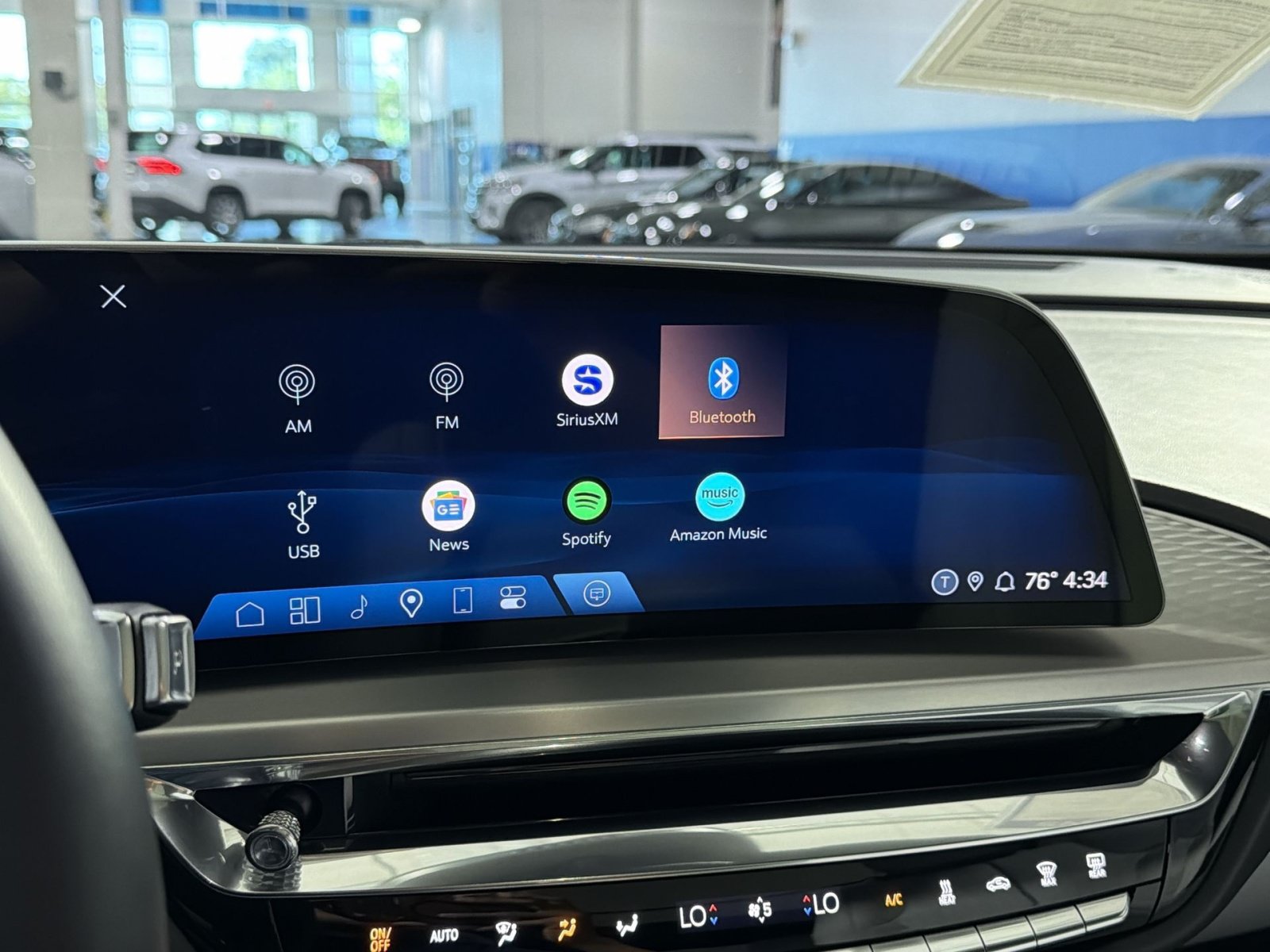 Used 2024 Cadillac Lyriq Luxury AWD/4WD image 35